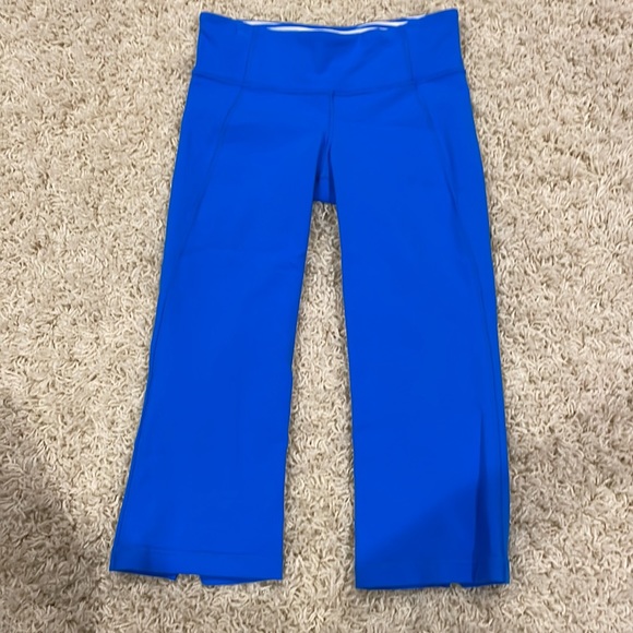 Lululemon CLOSET CLEAN OUT-Gather & Crow Crops size 6 - Picture 2 of 4